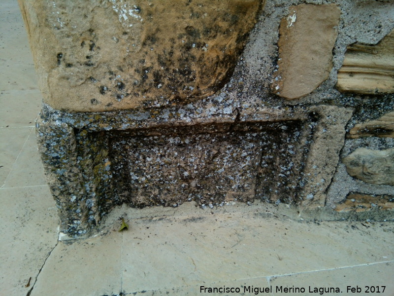 Santuario de las Reliquias - Santuario de las Reliquias. L�pida reutilizada