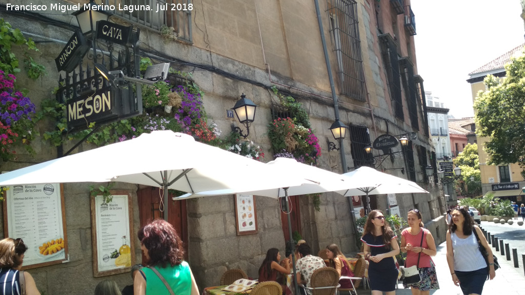 Plaza Mayor - Plaza Mayor. Talud de contencin de la Cava de San Miguel