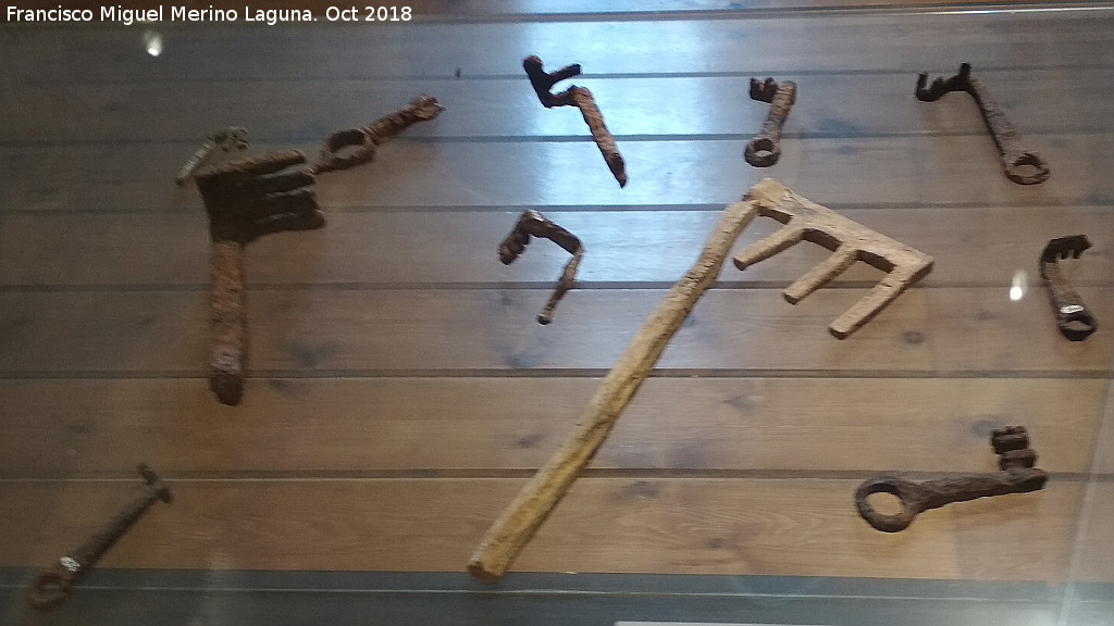 Llave romana - Llave romana. Colegiata de Santiago - Castellar