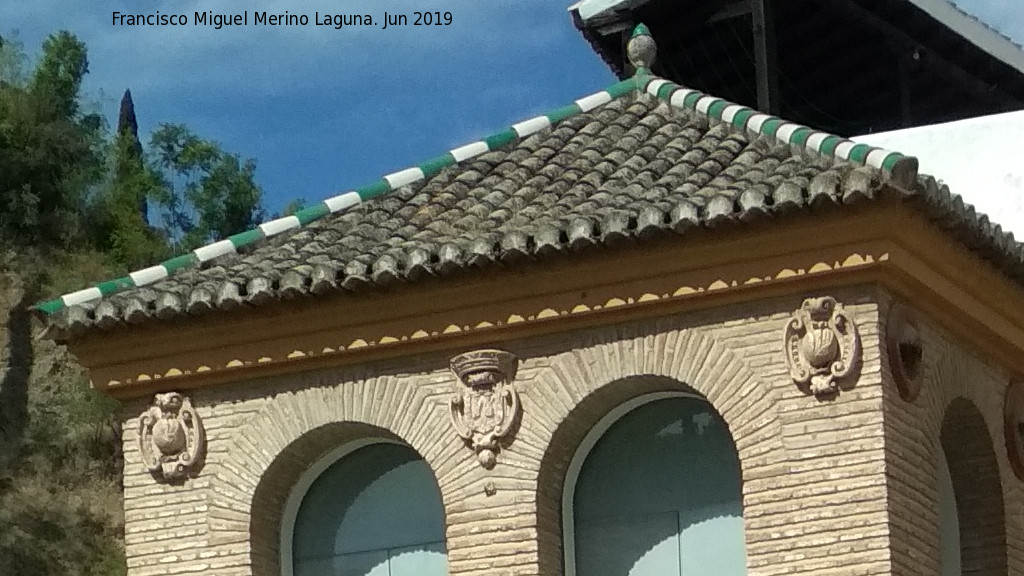Casa de las Chirim�as - Casa de las Chirim�as. Tejado y escudos