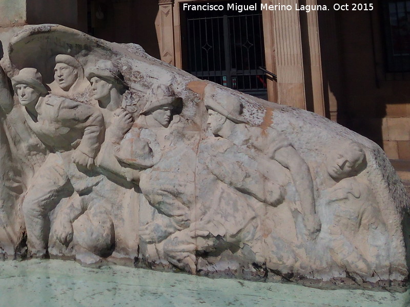 Monumento al General Saro - Monumento al General Saro. Con un ca��n