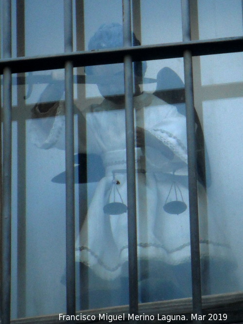 Hornacina de la Calle Nadal - Hornacina de la Calle Nadal. �ngel con espada y balanza