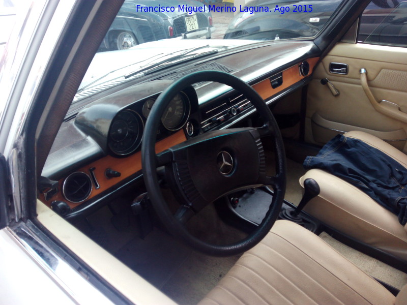 Mercedes-Benz 200 - Mercedes-Benz 200. 
