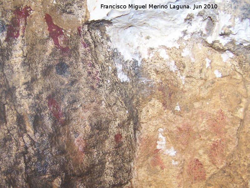 Pinturas rupestres de la Cueva de los Soles Abside IV - Pinturas rupestres de la Cueva de los Soles Abside IV. Debajo del Sol expoliado
