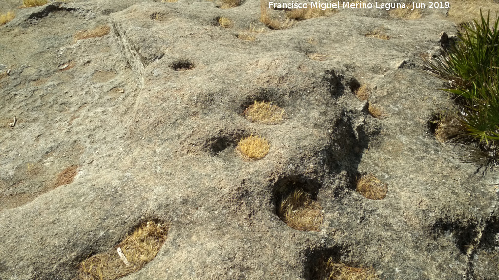 Necr�polis de las Aguilillas. Tumba 4 - Necr�polis de las Aguilillas. Tumba 4. Hoyos de postes