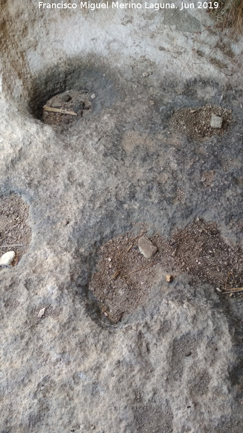 Necr�polis de las Aguilillas. Tumba 6 - Necr�polis de las Aguilillas. Tumba 6. Cazoletas