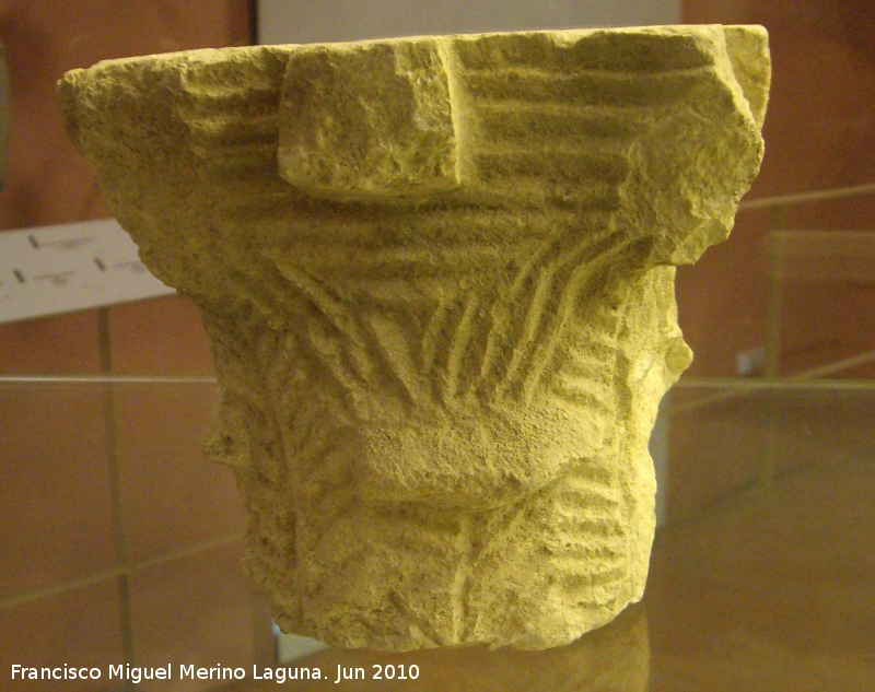 Los Morrones - Los Morrones. Capitel visigodo siglos VI-VII. Museo Provincial de Ja�n