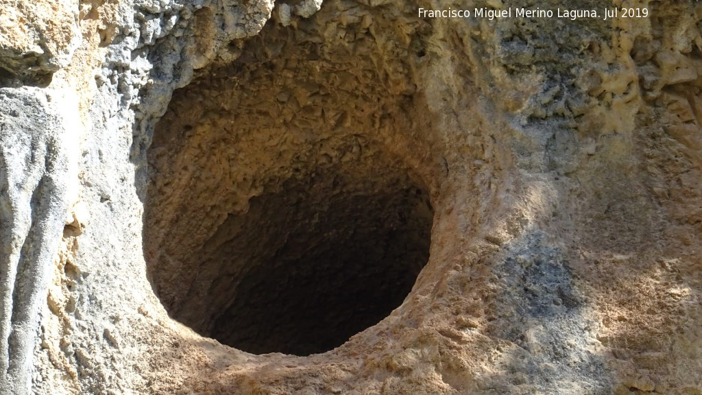 Abrigo Circular de la Tinaja - Abrigo Circular de la Tinaja. 