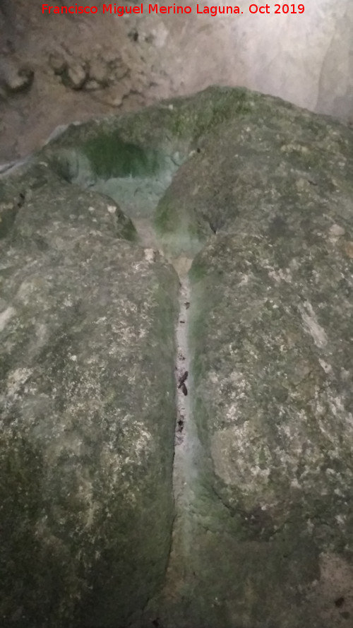 Cueva de las Cazoletas - Cueva de las Cazoletas. Canalizacin de desage