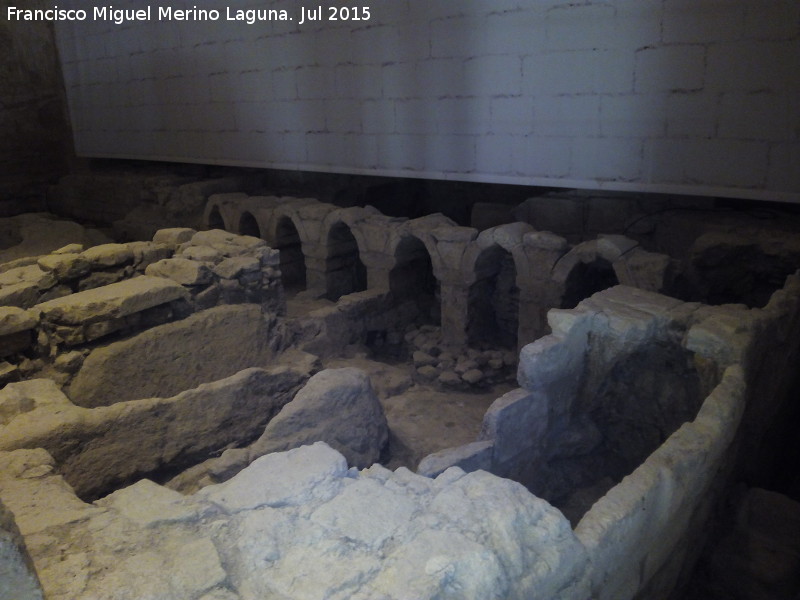 La Mota. Iglesia Mayor Abacial. Excavaci�n arqueol�gica - La Mota. Iglesia Mayor Abacial. Excavaci�n arqueol�gica. Arquer�a apuntada restos de la primera iglesia g�tica