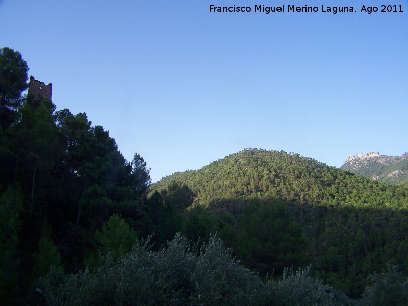 Castillo Puente Honda - Castillo Puente Honda. A la izquierda el Castillo Puente Honda, en el centro El Madro�al y al fondo Pe�alta