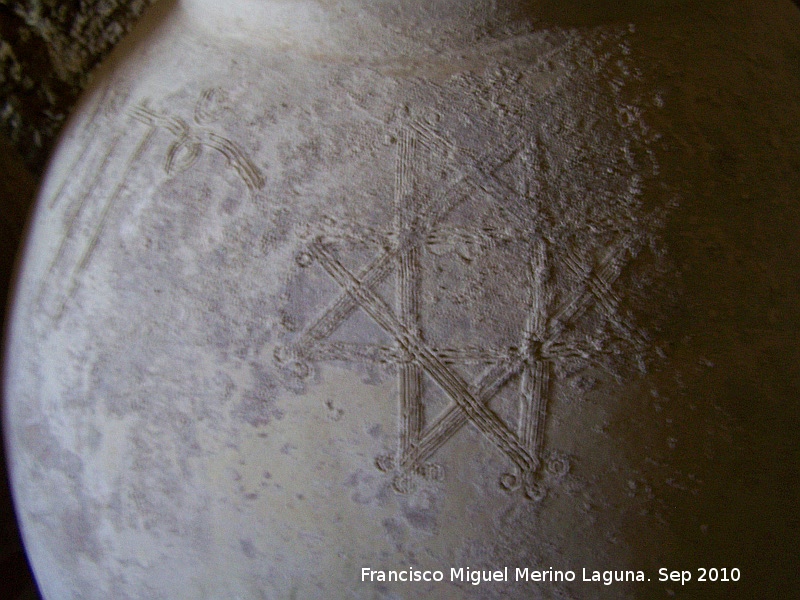 La Mota. Bodega Reconstruida del Barrio Noble - La Mota. Bodega Reconstruida del Barrio Noble. S�mbolo