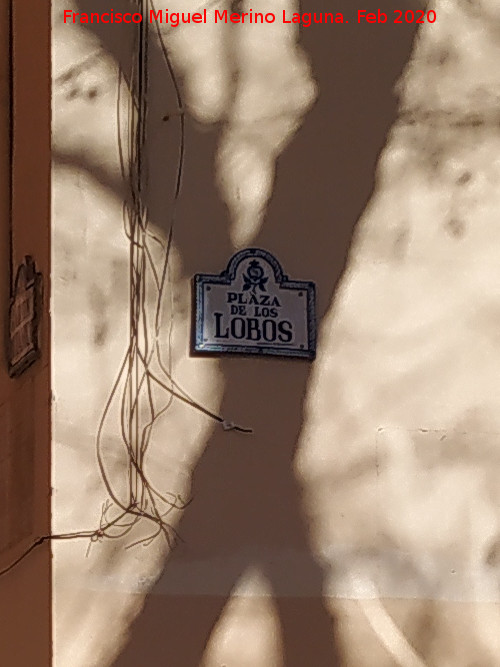 Plaza de los Lobos - Plaza de los Lobos. Placa