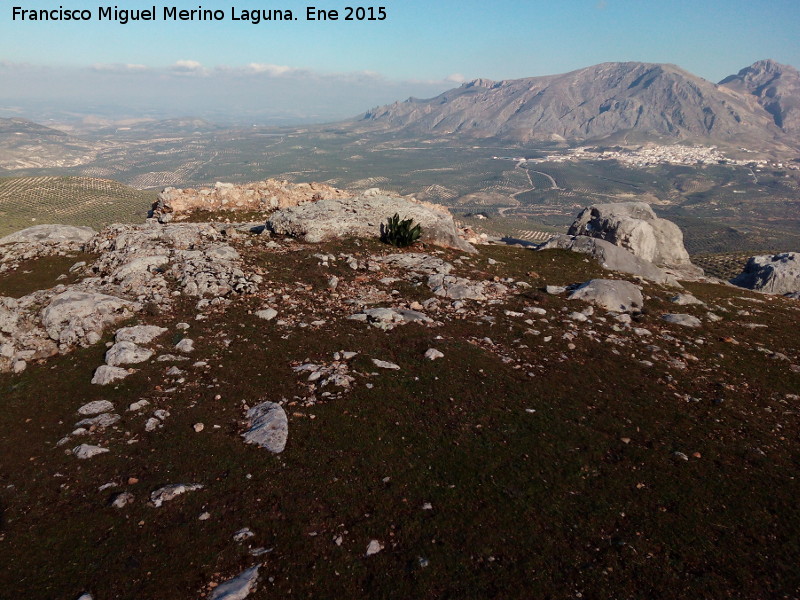 Castillo Saleta del Moro - Castillo Saleta del Moro. Patio de Armas con B�dmar al fondo