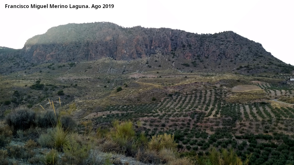 Castillo de Nebl�n - Castillo de Nebl�n. Vista hacia las Pe�as de Nebl�n