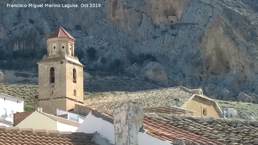 Cueva del Murall�n - Cueva del Murall�n. Con la iglesia en primer t�rmino