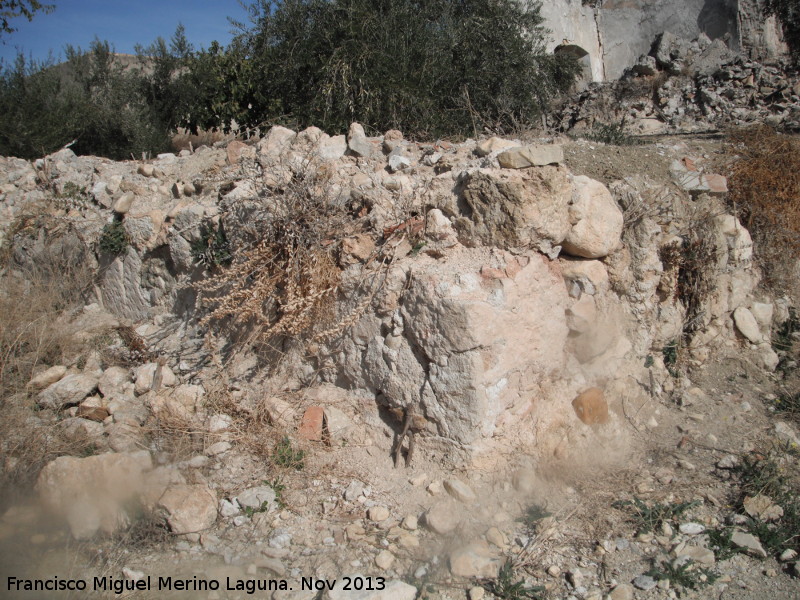 Castillo de la Iglesia - Castillo de la Iglesia. Restos de un torre�n rectangular