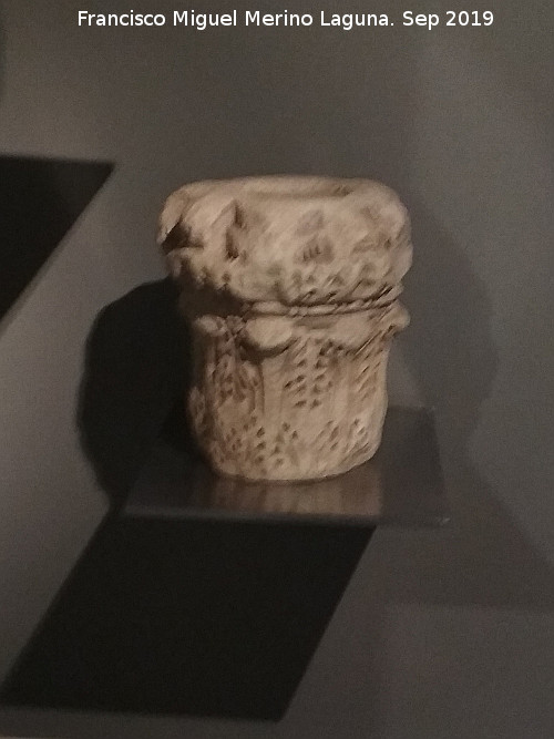 Historia de Granada - Historia de Granada. Capitel califal siglo X. Casa de los Tiros