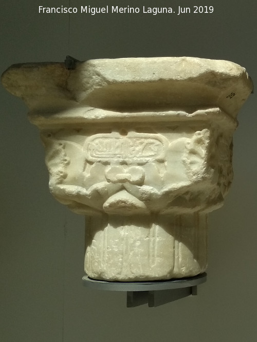 Historia de Granada - Historia de Granada. Capitel de m�rmol siglo XIII con epigraf�a musulmana. Museo Arqueol�gico de Granada