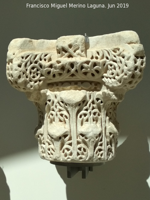 Historia de Granada - Historia de Granada. Capitel de mrmol siglo X. Museo Arqueolgico de Granada