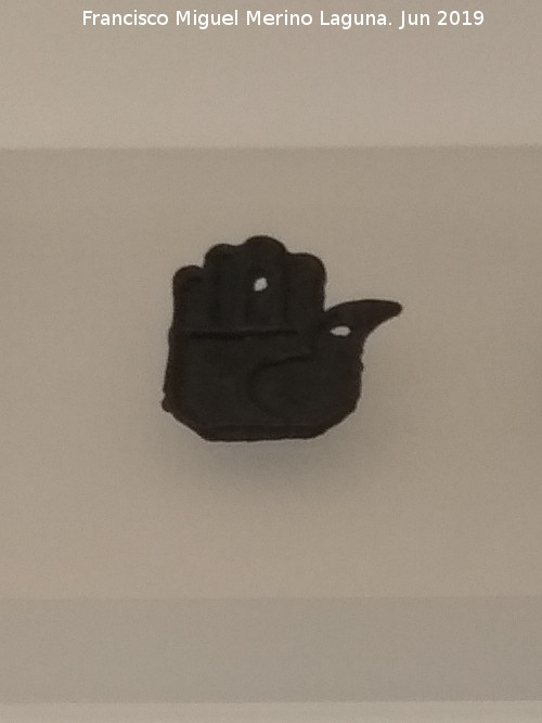 Historia de Granada - Historia de Granada. Mano de Ftima de bronce, siglos X-XIII. Museo Arqueolgico de Granada