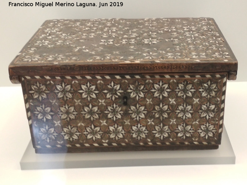 Historia de Granada - Historia de Granada. Arqueta de taracea, siglo XV. Museo Arqueol�gico de Granada