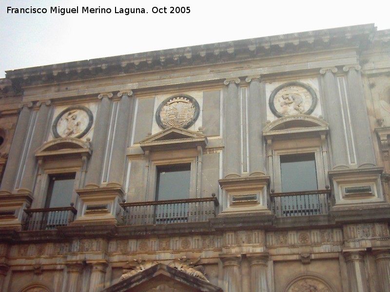 Alhambra. Palacio de Carlos V - Alhambra. Palacio de Carlos V. Decoraci�n alta de la portada principal