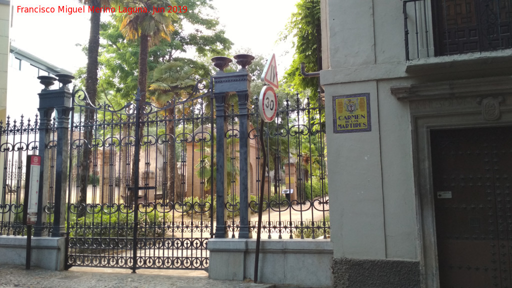Carmen de los M�rtires - Carmen de los M�rtires. Puerta del Paseo de las Palmeras