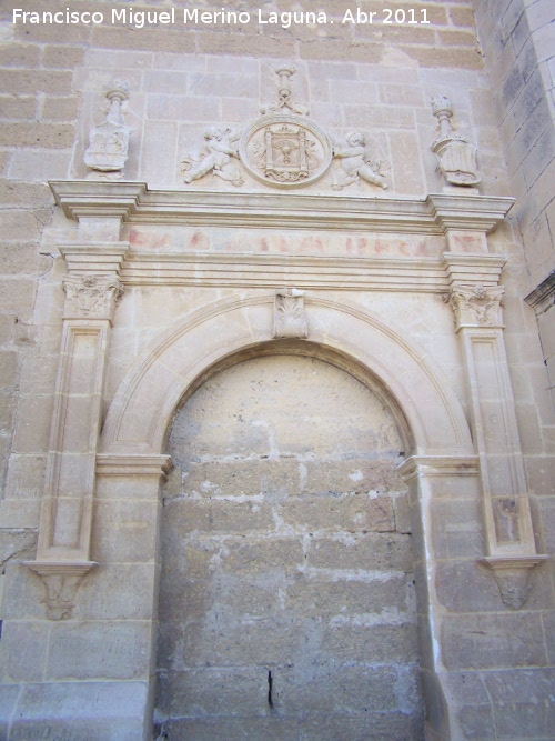 Colegiata de la Asunci�n - Colegiata de la Asunci�n. Portada cegada izquierda