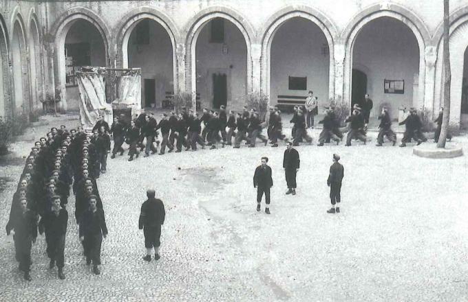 Castillo de Belmonte - Castillo de Belmonte. Foto antigua. Patio