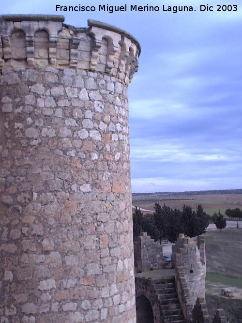 Castillo de Belmonte - Castillo de Belmonte. Torre�n circular