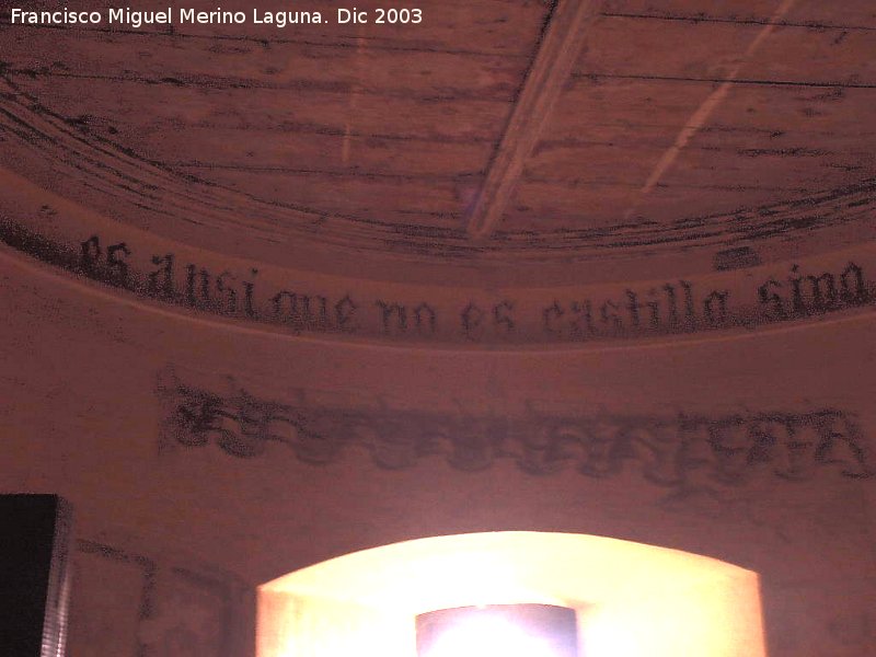 Castillo de Belmonte - Castillo de Belmonte. En la habitaci�n de Don Quijote el texto en letras g�ticas: es ansi que no es castillo sino venta