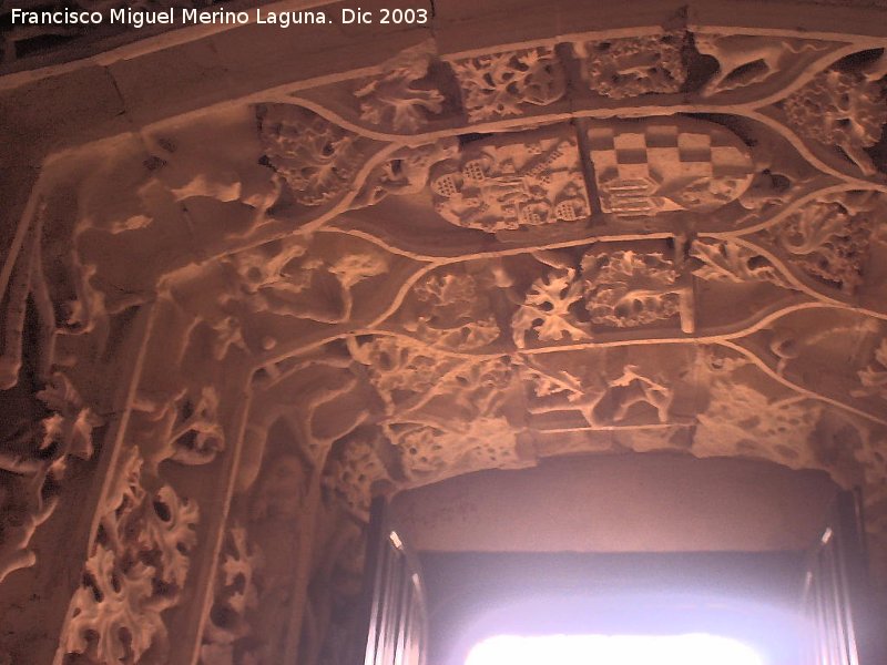 Castillo de Belmonte - Castillo de Belmonte. Decoraci�n de ventana