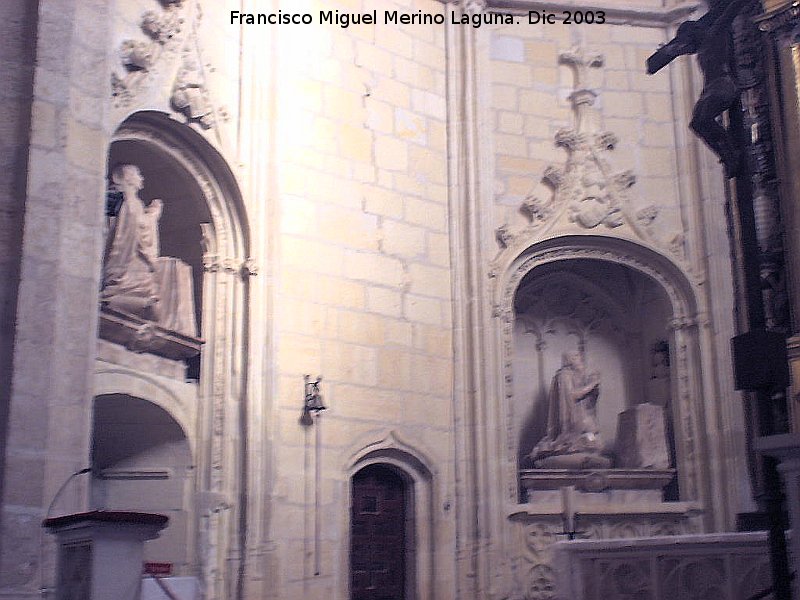 Colegiata de San Bartolom� - Colegiata de San Bartolom�. Sepulcros del �bside