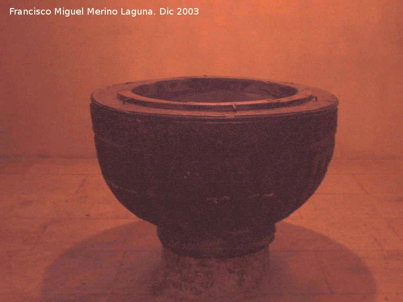 Colegiata de San Bartolom� - Colegiata de San Bartolom�. Pila bautismal