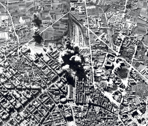 Historia de Valencia - Historia de Valencia. Bombardeo sobre Valencia en 1937 sobre la Estacin Norte