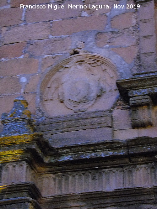 Iglesia de San Mateo - Iglesia de San Mateo. Escudo izquierdo