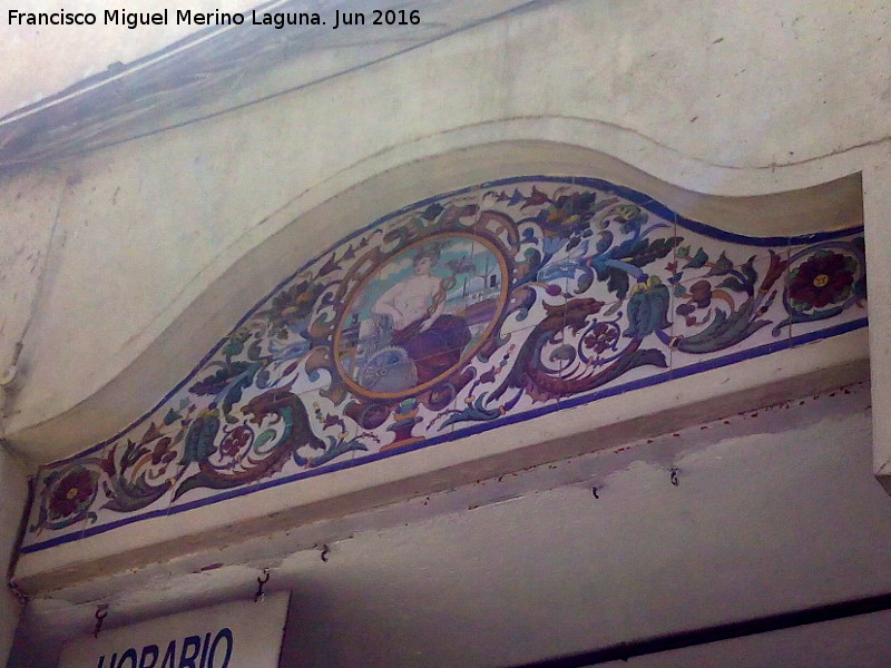 Edificio de la Calle Canalejas n 7 - Edificio de la Calle Canalejas n 7. Azulejos de la puerta de la cochera