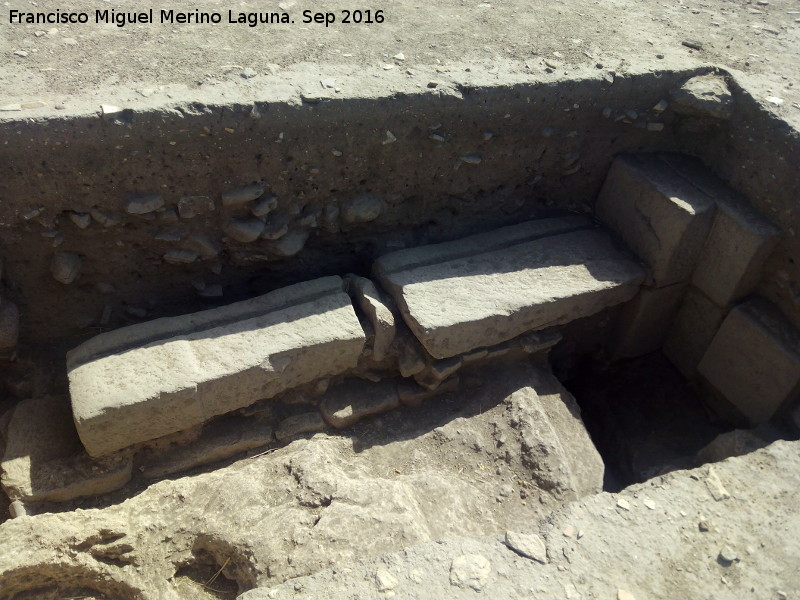 C�stulo. Tabernae - C�stulo. Tabernae. Puerta de tabernae cerca del macellum