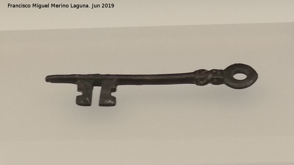 Cerradura - Cerradura. Llave del siglo XV. Museo Arqueolgico de Granada