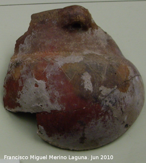 Cueva del Plato - Cueva del Plato. Cer�mica incisa. Museo Provincial de Ja�n