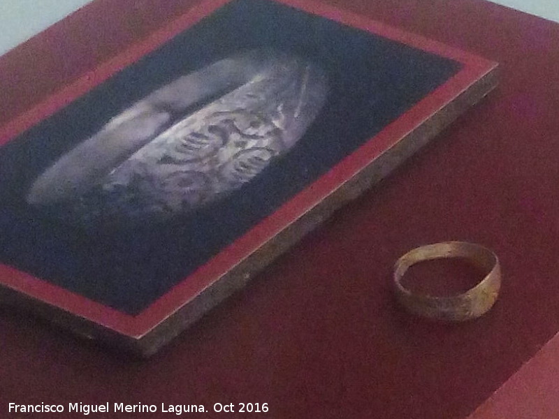 Yacimiento Las Ventas - Yacimiento Las Ventas. Anillo de plata, siglo VI. Museo Provincial de Ja�n