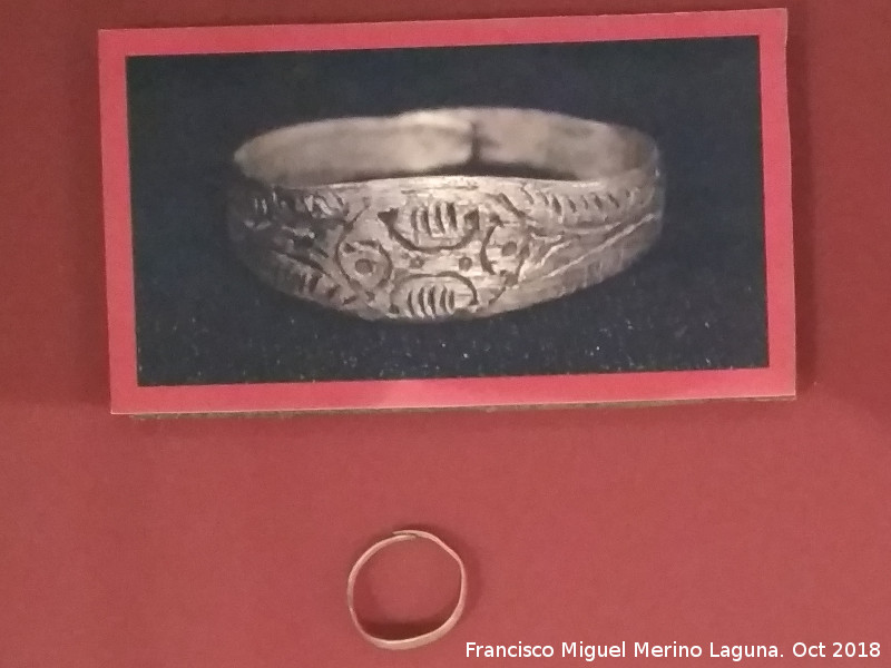 Yacimiento Las Ventas - Yacimiento Las Ventas. Anillo de plata, siglo VI. Museo Provincial de Ja�n