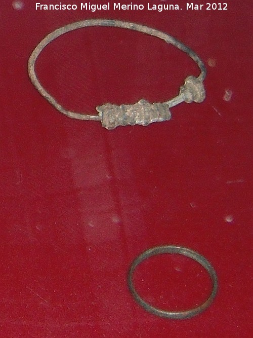 Yacimiento Las Ventas - Yacimiento Las Ventas. Adornos de bronce, Siglo VI. Museo Provincial de Ja�n