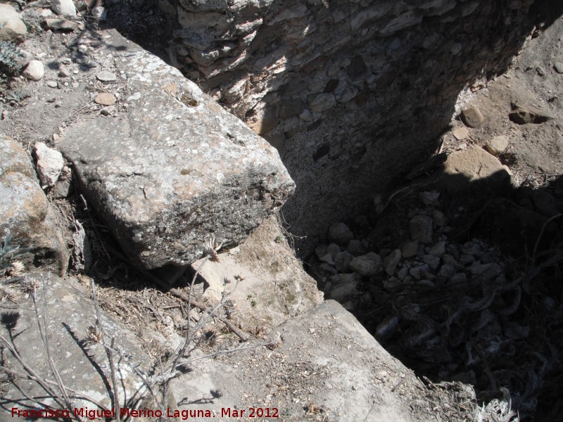 Aljibe romano del Cerro Maquiz - Aljibe romano del Cerro Maquiz. Paredes