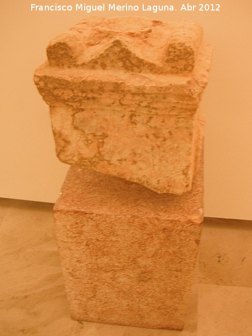 Columbario de Acilia Plecusa - Columbario de Acilia Plecusa. Ara funeraria