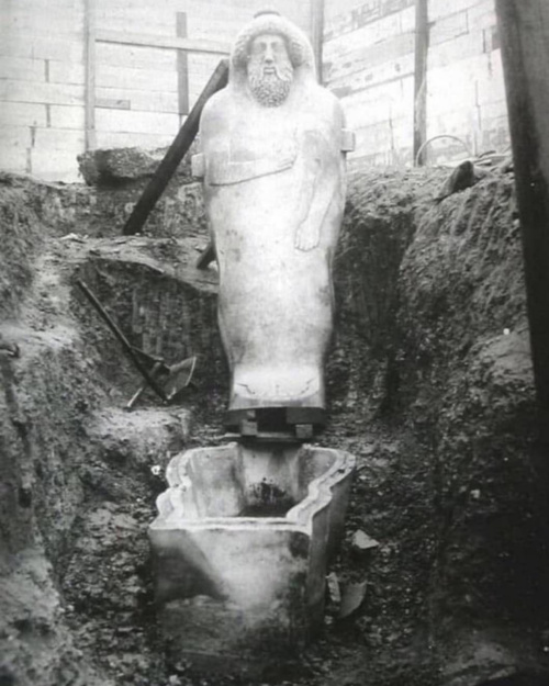 Historia de C�diz - Historia de C�diz. Primer sarc�fago fenicio encontrado. 1887