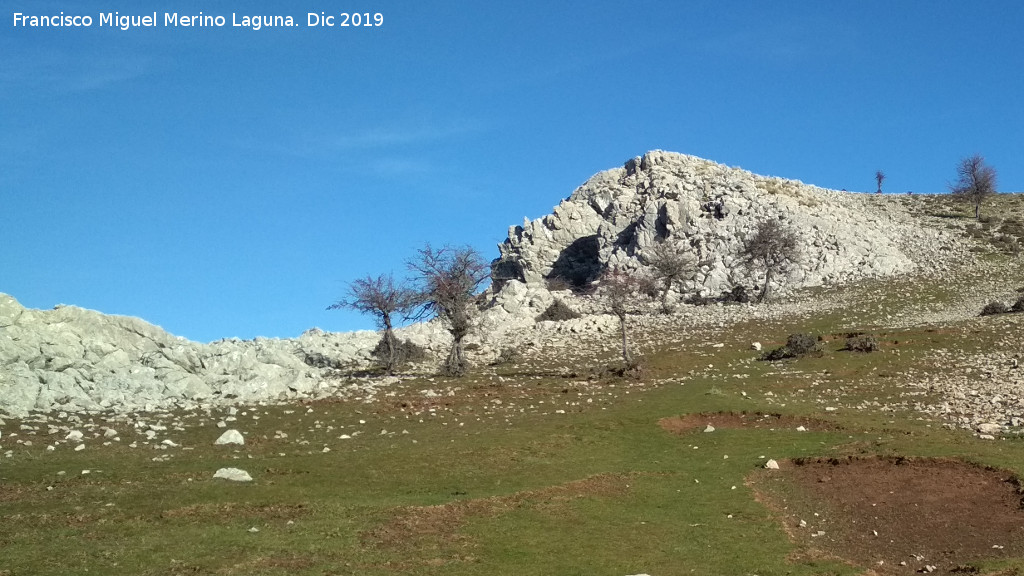 Cerro Los Morales - Cerro Los Morales. Afloramientos rocosos del oeste