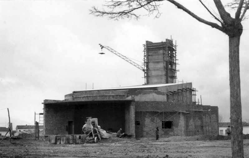 Iglesia de Mar�a Auxiliadora - Iglesia de Mar�a Auxiliadora. Foto antigua. Construyendose.