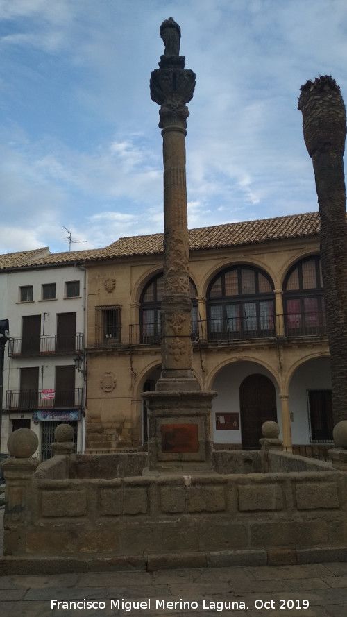 Fuente del Triunfo - Fuente del Triunfo. Sin cabeza por los daos vandlicos sufridos
